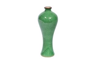 A Chinese apple-green crackle glazed meiping vase, 19th C.