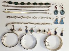 Assortment of silver and white metal jewellery to include three hinged bangles, two bracelets, a