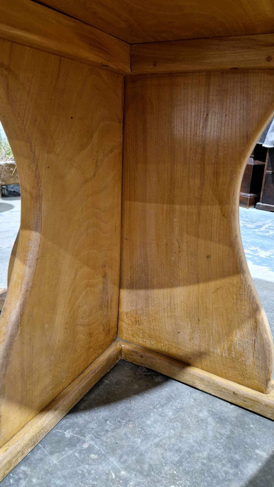 Modern pale oak dining table, the circular top on a substantial cross-form base, 123cm diameter x - Image 22 of 25