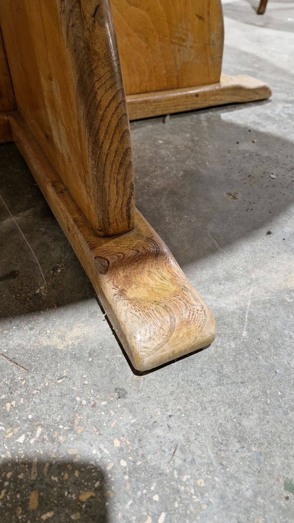 Modern pale oak dining table, the circular top on a substantial cross-form base, 123cm diameter x - Image 16 of 25