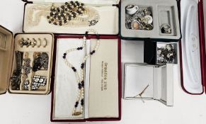 Assorted costume jewellery to include silver lady's rings, a small 9ct gold chain stamped 375,