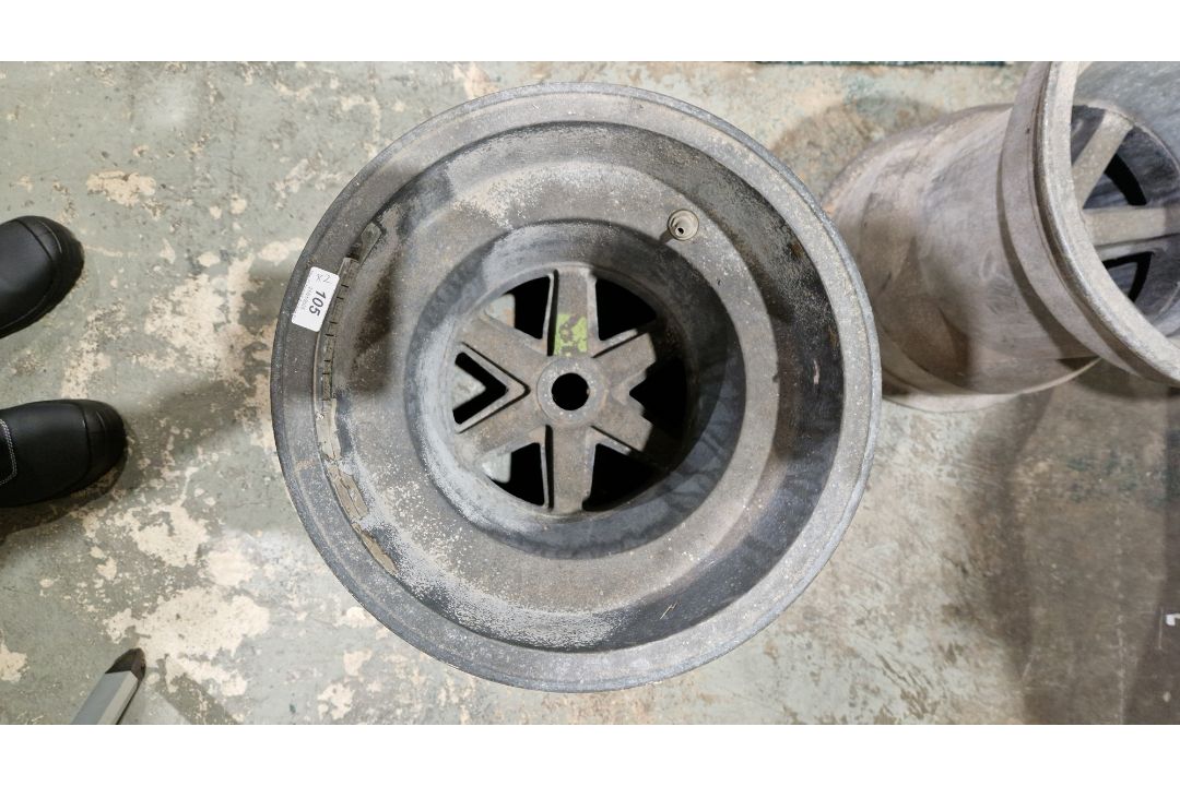 Two 'Formula 1' wheels, by repute Leyton House March Formula 1, 50cm high (2) Condition Report - Image 4 of 5