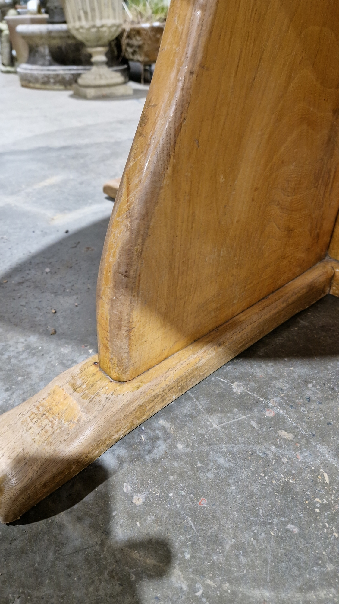 Modern pale oak dining table, the circular top on a substantial cross-form base, 123cm diameter x - Image 23 of 25