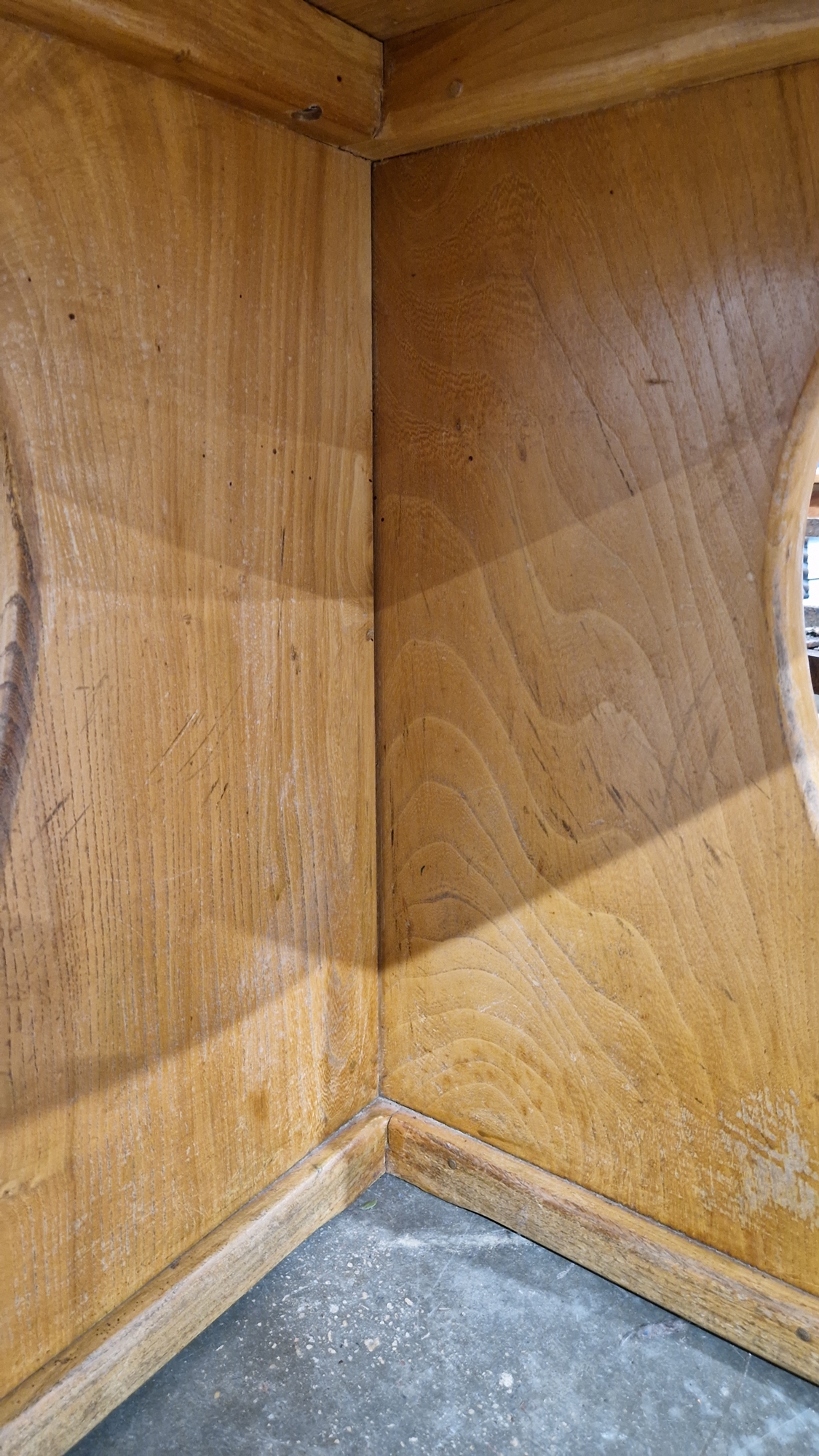 Modern pale oak dining table, the circular top on a substantial cross-form base, 123cm diameter x - Image 18 of 25