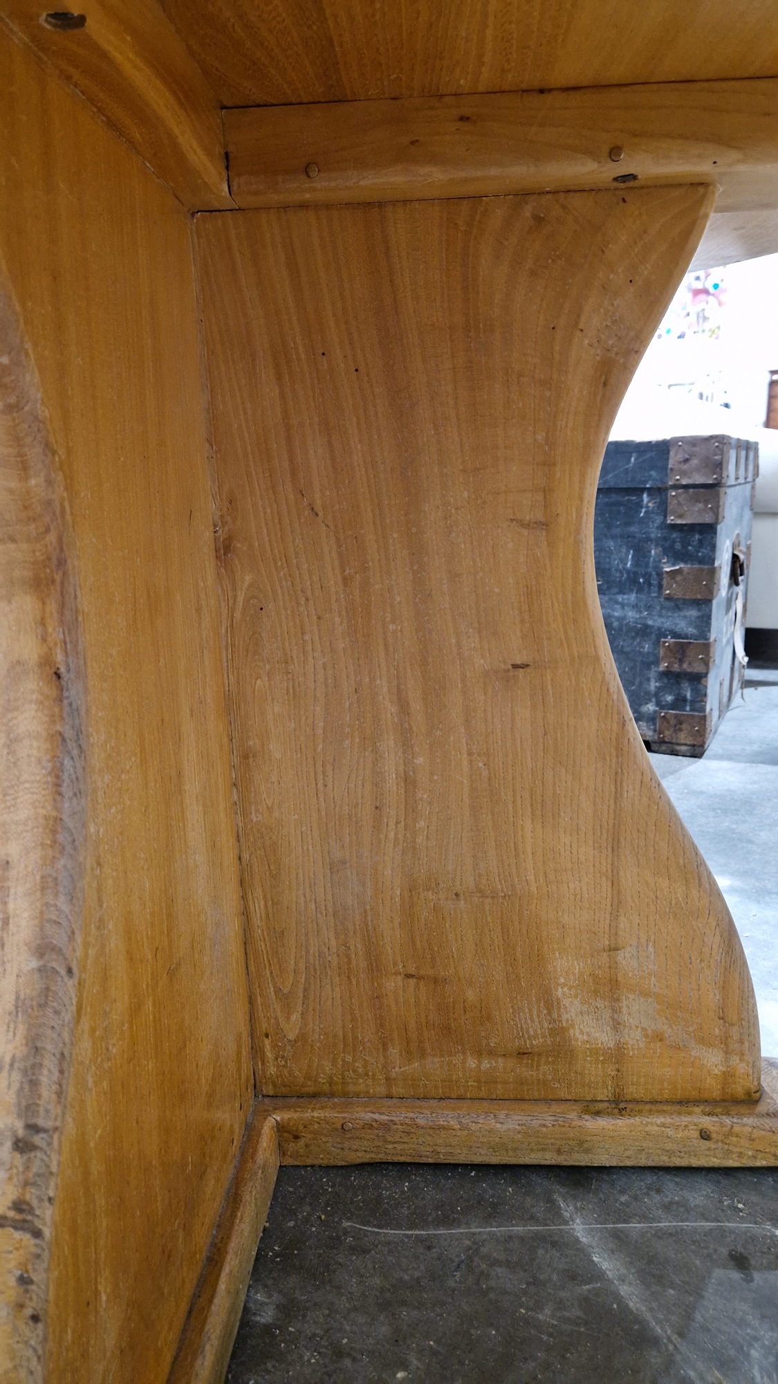 Modern pale oak dining table, the circular top on a substantial cross-form base, 123cm diameter x - Image 13 of 25