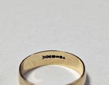 9ct gold wedding band, plain, size Q, 2.3 grams Condition Report Width approx. 2cm