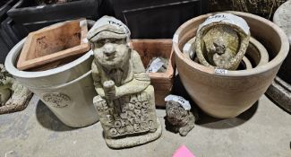 Collection of garden pots to include terracotta and Heritage Garden pottery examples, a garden