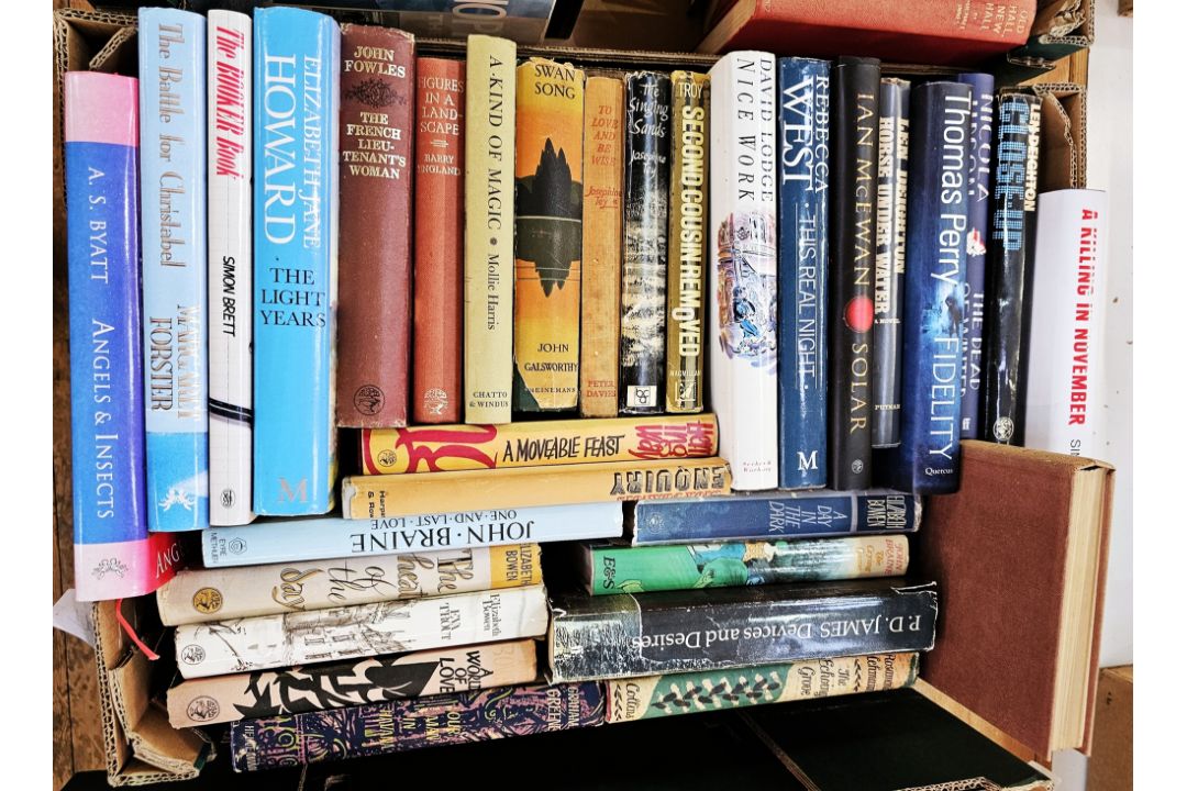 Various modern firsts to include:-  Hemingway, Ernest "A Movable Feast", Jonathan Cape 1964, d-w