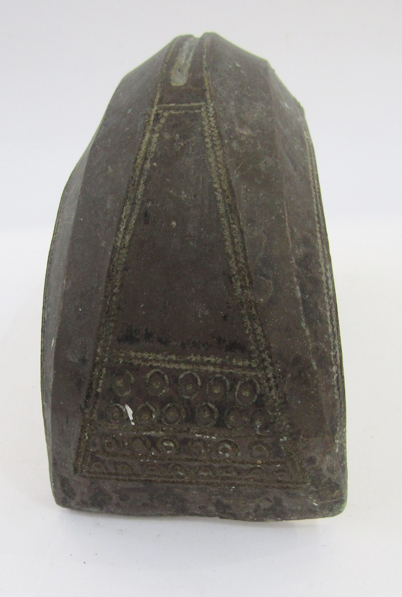 African bronze currency ingot, Ngelima, believed to be from the Democratic Republic of Congo, with - Image 3 of 3