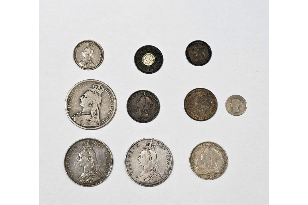 Victoria (1837-1901) coinage consisting of: crown jubilee head 1889 fine, 1887 double florin, Arabic - Image 2 of 2