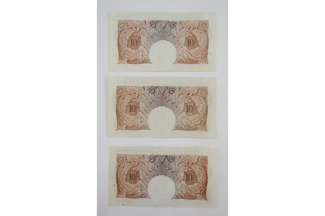 3 x Bank of England 10 shilling notes, (1) signed K O Peppiatt (October 1934), prefix B41 708884, ( - Image 2 of 6