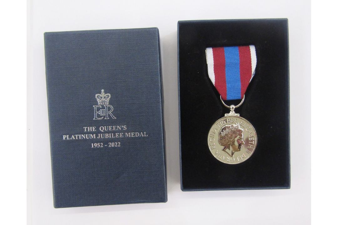 Queen Elizabeth II platinum jubilee medal, 1952 - 2022, in original box of issue - Image 1 of 3