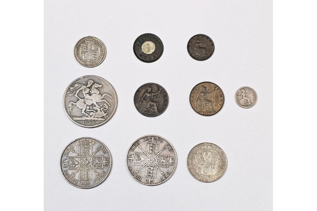 Victoria (1837-1901) coinage consisting of: crown jubilee head 1889 fine, 1887 double florin, Arabic - Image 1 of 2