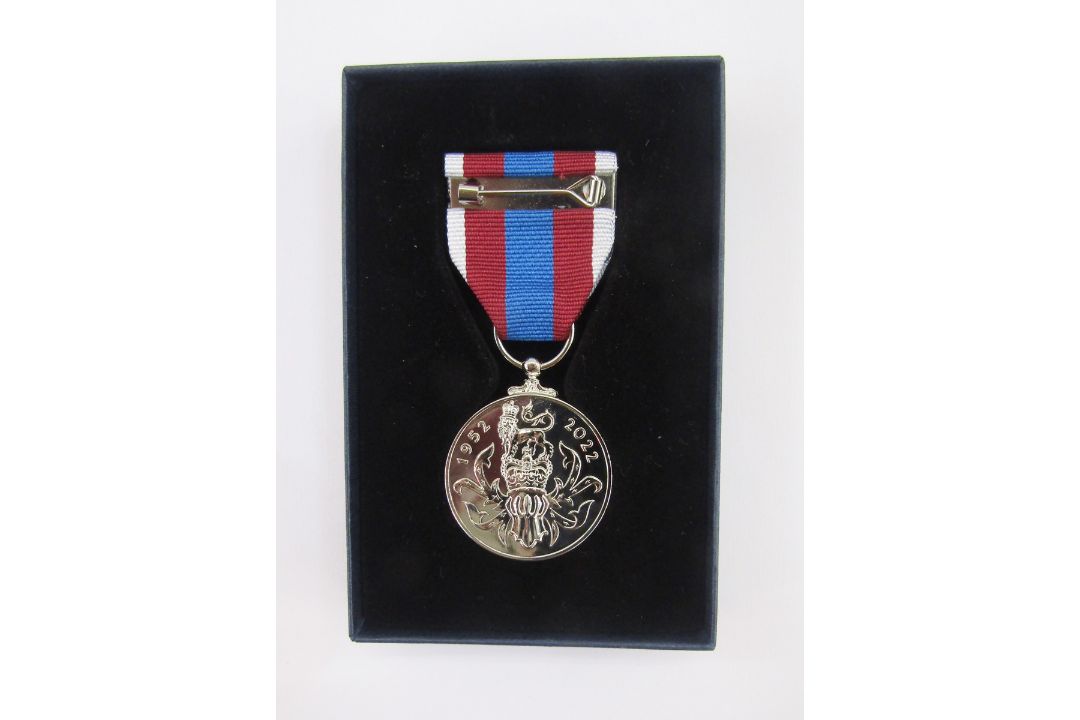 Queen Elizabeth II platinum jubilee medal, 1952 - 2022, in original box of issue - Image 3 of 3
