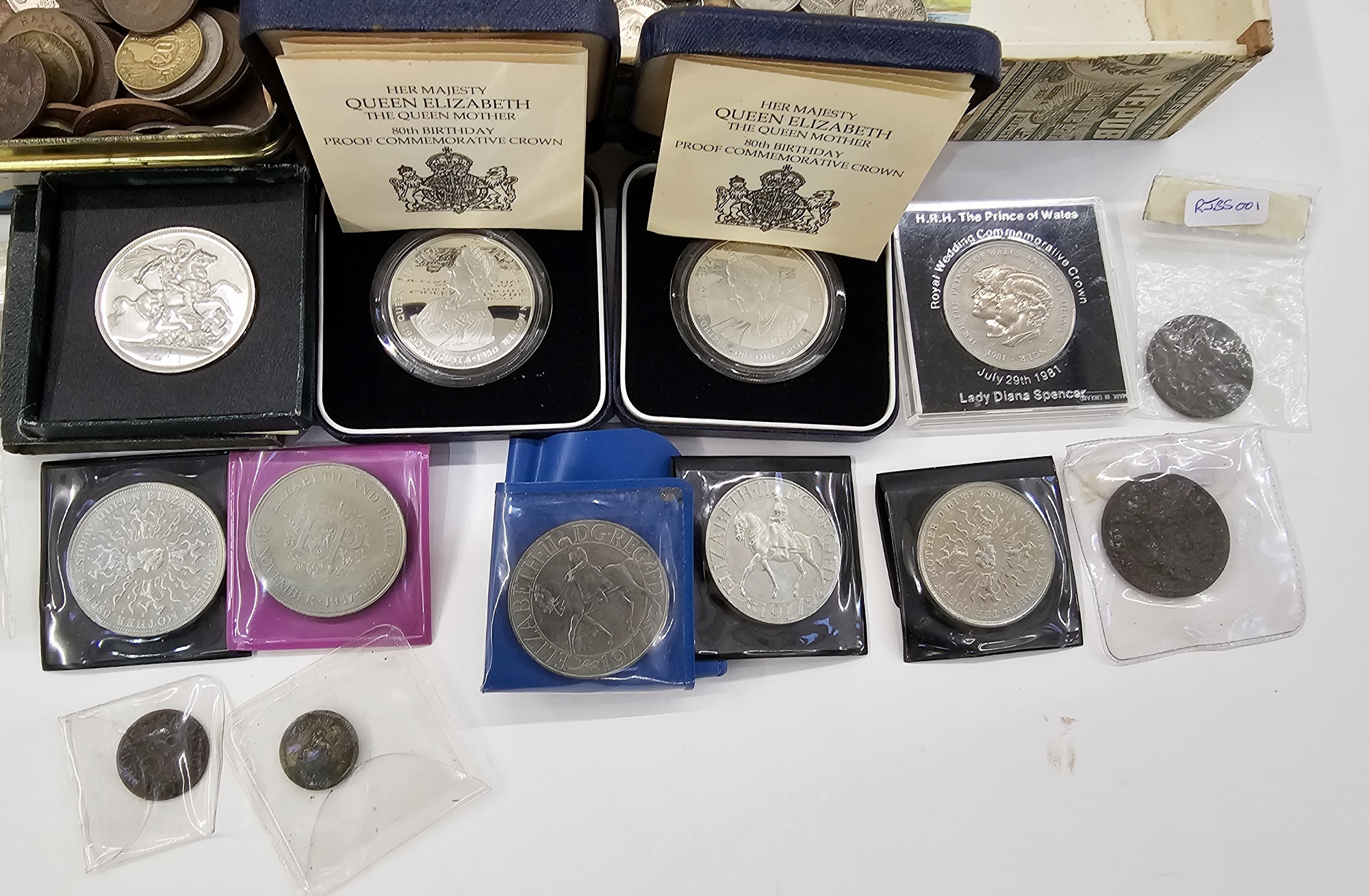Group of coins, (2) proof crowns, silver, 80th birthday one crown Gibraltar and Falklands Islands, 6 - Image 6 of 6