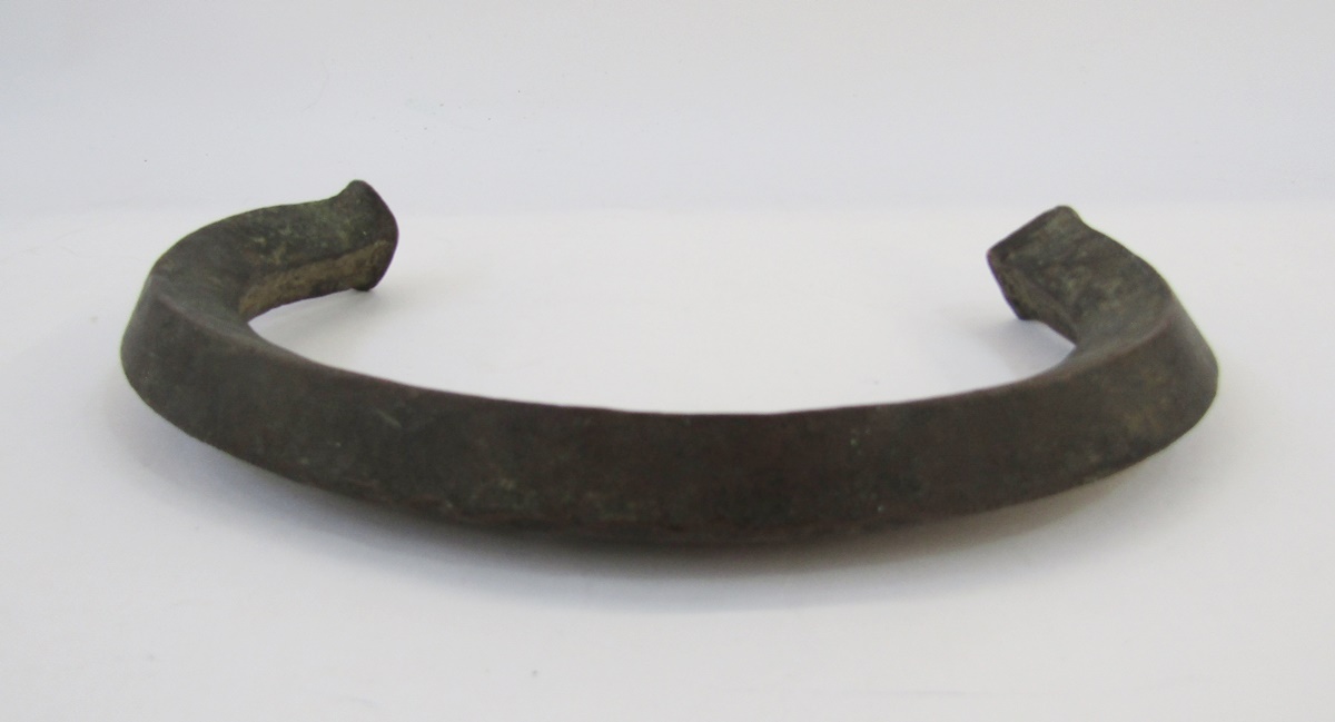 African bronze currency torque, possibly from the Democratic Republic of Congo, 28cm wide - Image 2 of 3