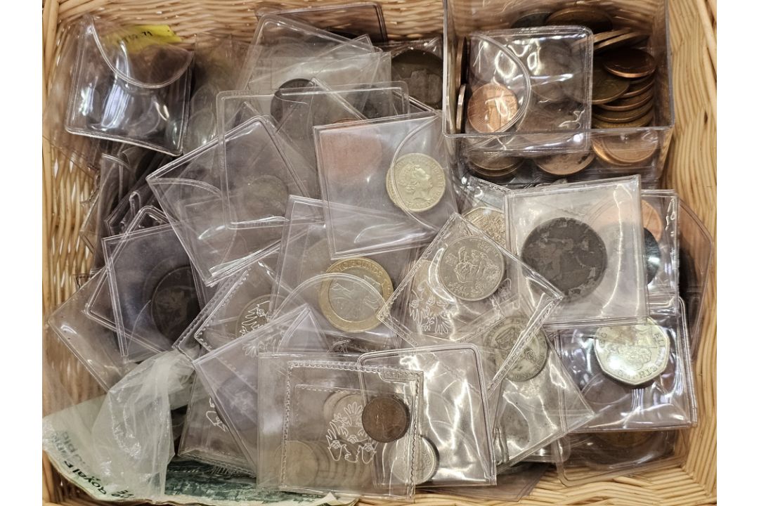 An accumulation of British and world coins, various £2, £1 and 50p's, together with currency two and - Image 3 of 3