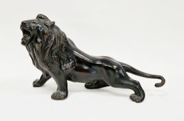 Bronze sculpture of a roaring lion, 34cm long
