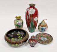 Group of Chinese and Japanese cloisonne enamels, early 20th century and later, comprising a red