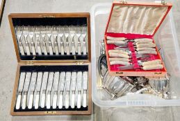 Collection of silver plate including a mahogany cased 12 setting fish knife set with engraved blades