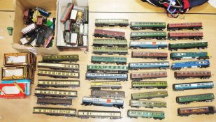 Large quantity of loose Hornby, Lima, Tri-ang and other carriages and rolling stock (some scratch