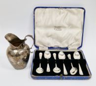 Cased set of six silver coffee spoons, Sheffield 1933 Cooper Bros & Sons, 1.93ozt together with a
