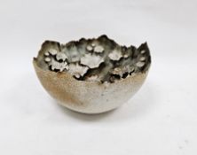 Isle of Wight Chessell pottery stoneware bowl, the interior in matt grey/white glaze applied with
