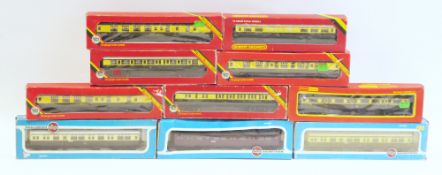 Large quantity of Hornby and other OO gauge carriages to include R.931 G.W.R. coach composite, R.929