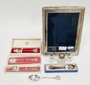 Silver rectangular photograph frame, Sheffield 1987, maker AMW, with embossed reed edge and easel