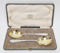 Pair of George V silver fruit spoons, London 1921, Josiah Williams & Co, dubarry pattern handles