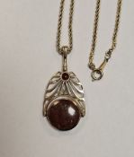 9ct yellow gold spinning fob pendant, held on an openwork mounted set with a faceted red stone,