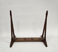 Cotswold School Gordon Russell oak swing mirror stand, the side supports of triangular form, 39cm