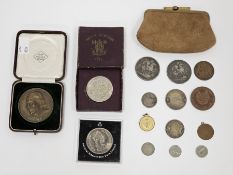 Bronze St Bartholomew's Hospital Octo Centenary 1923 medal in original case, cast with a portrait of