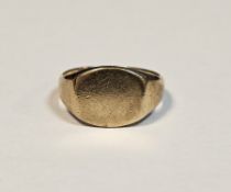 9ct yellow gold signet ring with empty cartouche, size T, approximate weight 5.6 grams
