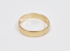 9ct gold wedding band, plain, size Q, approximate weight 2.3 grams