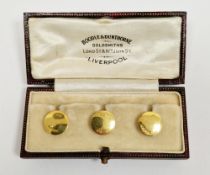 Set of three 18ct yellow gold studs, of plain circular form, hallmarked, in a Boodle & Dunthorne