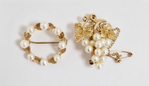 9ct yellow gold and pearl brooch, designed as a vine with a bunch of twelve cultured pearl grapes,