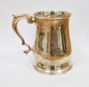 George V silver tankard, London 1934, J W Benson Ltd, of plain baluster form with a scrolling handle
