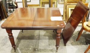 Victorian mahogany wind-out dining table, the rectangular top with rounded corners with thumb-