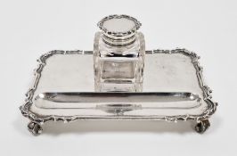 Edward VII silver ink standish, London 1908, Searle & Co, the square glass inkwell with a hinged