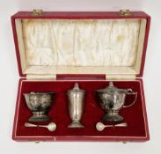 Cased silver three piece cruet set, Birmingham 1960, Deakin & Francis, comprising pepper, open