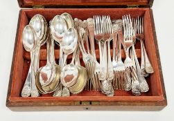 George V set of silver flatware, London 1911, Brewis & Co, comprising twelve table spoons, 21cm