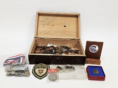 Mixed lot of coins and medals including a Queen Elizabeth II 2006 cased silver proof five pound coin