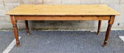 18th/19th century pine dining/work table, the rectangular top with rounded corners, on a base with