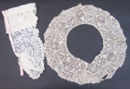 Lace collar with floral decoration, curved (possibly bobbin lace), 92cm wide x 17cm deep, having