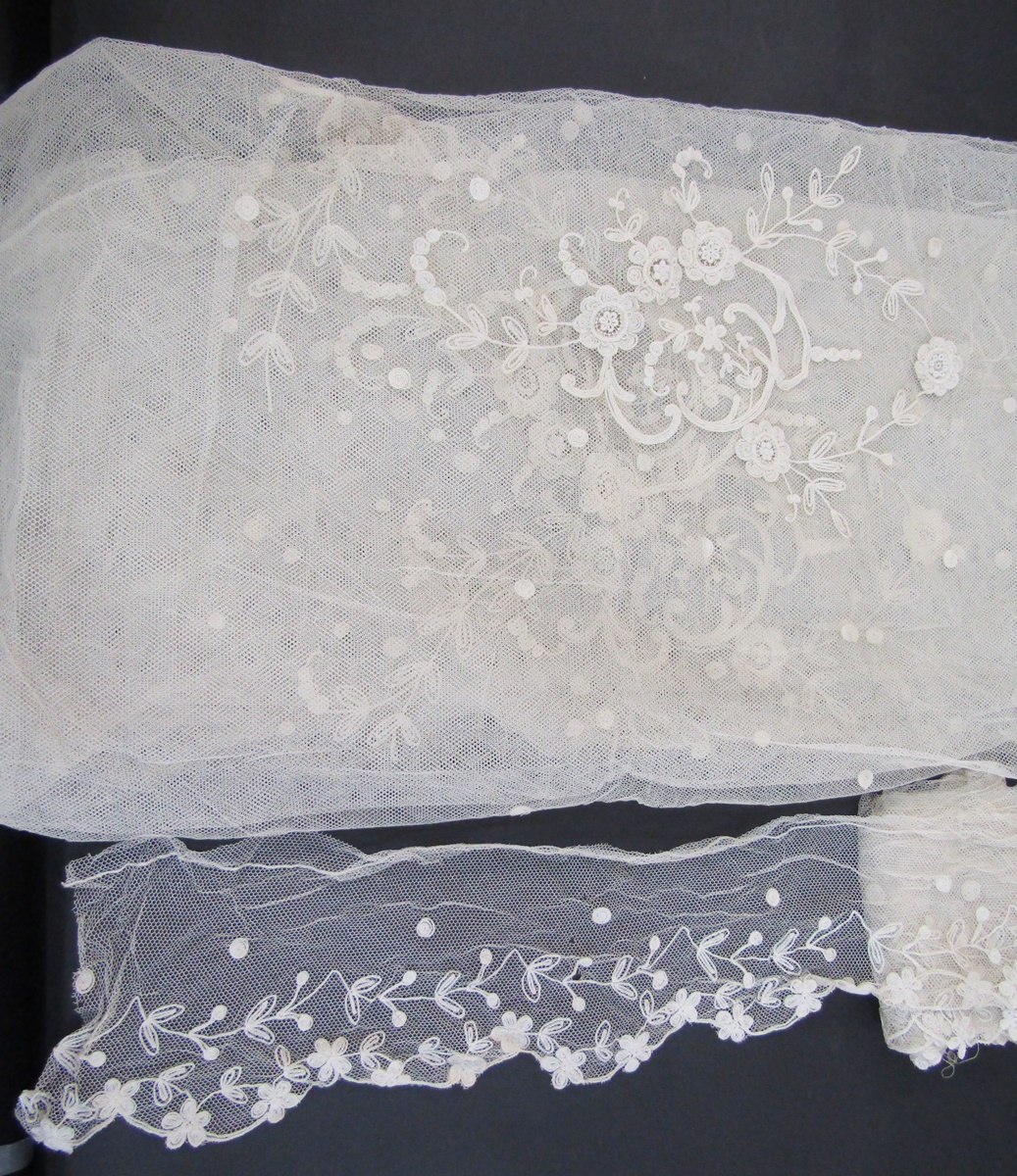 Embroidered net short veil, shamrock decorated, embroidered net skirt length/train with floral - Image 3 of 3