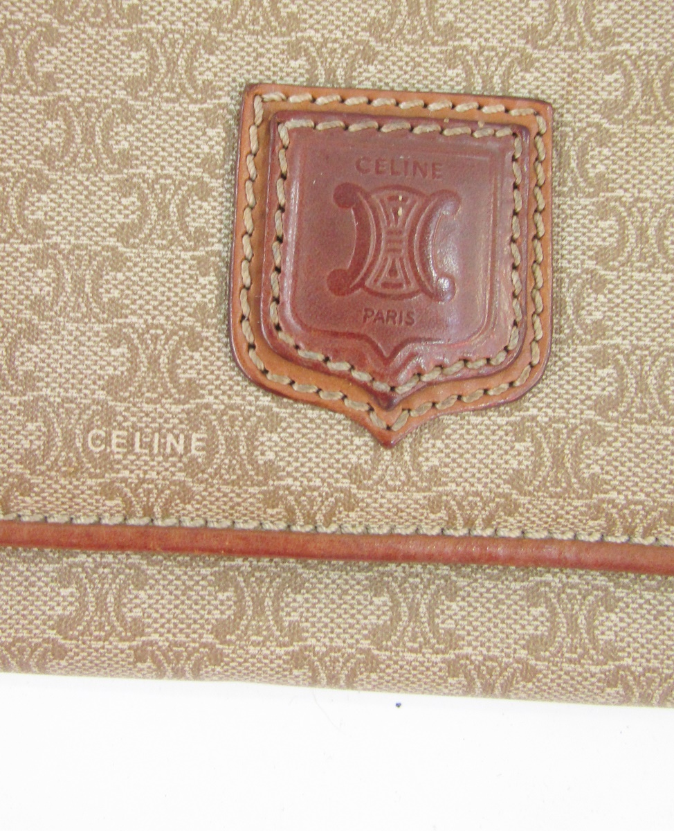 Celine 'Macadam' shoulder bag in tan and beige with leather handle printed canvas body, the bag 20. - Image 4 of 6