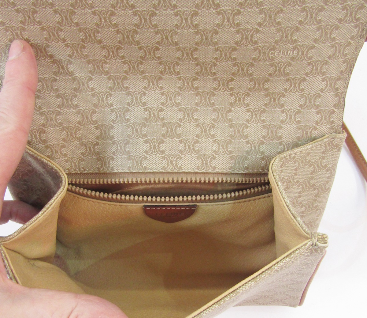 Celine 'Macadam' shoulder bag in tan and beige with leather handle printed canvas body, the bag 20. - Image 5 of 6