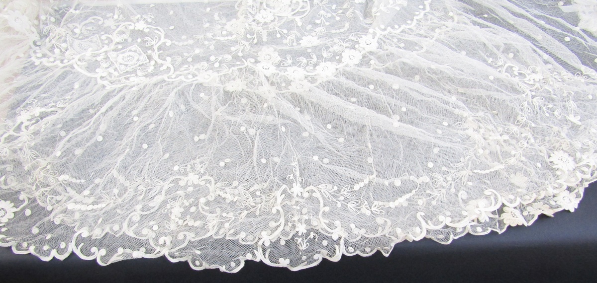 Embroidered net short veil, shamrock decorated, embroidered net skirt length/train with floral