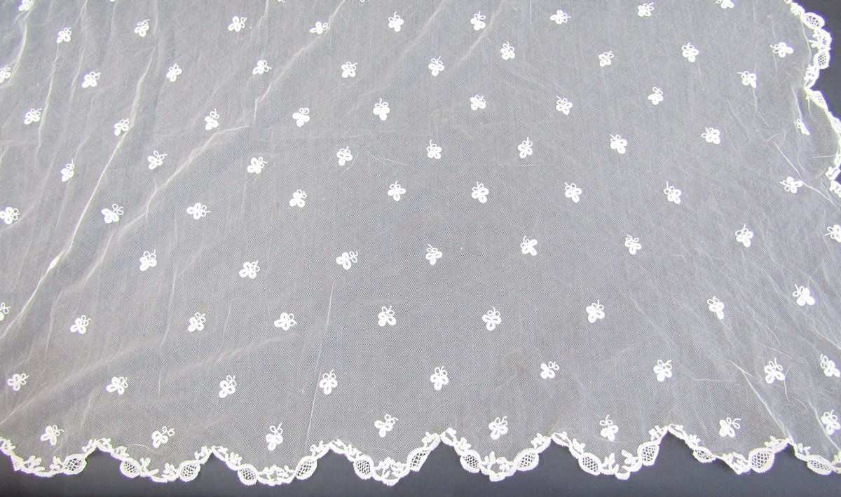 Embroidered net short veil, shamrock decorated, embroidered net skirt length/train with floral - Image 2 of 3